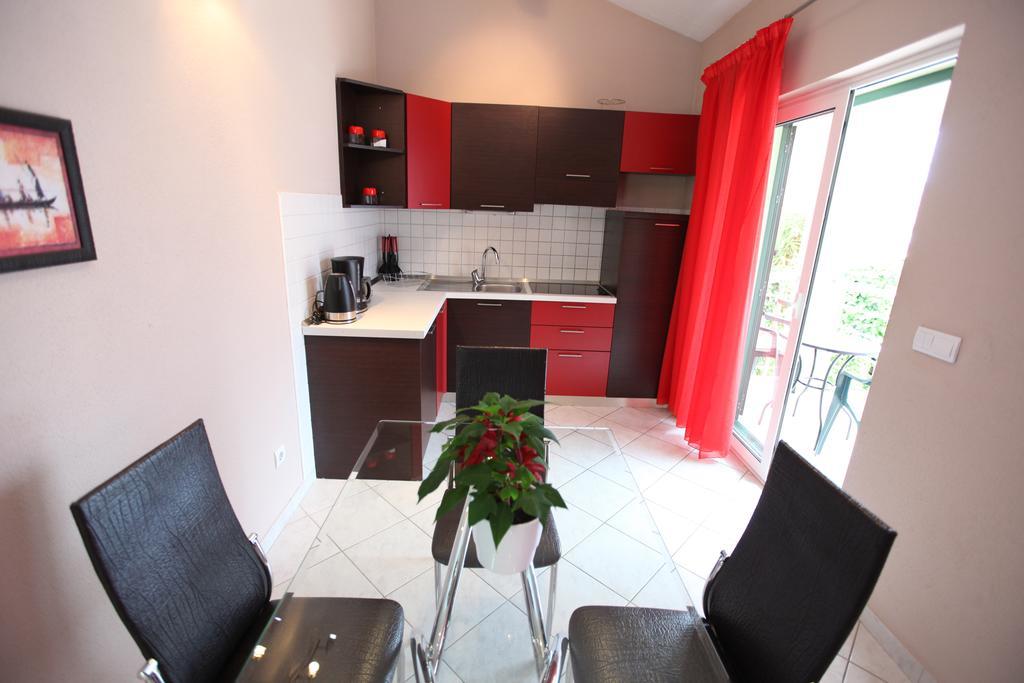 Apartments Salona Трогир Экстерьер фото