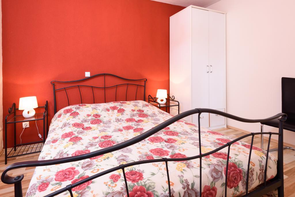 Apartments Salona Трогир Экстерьер фото