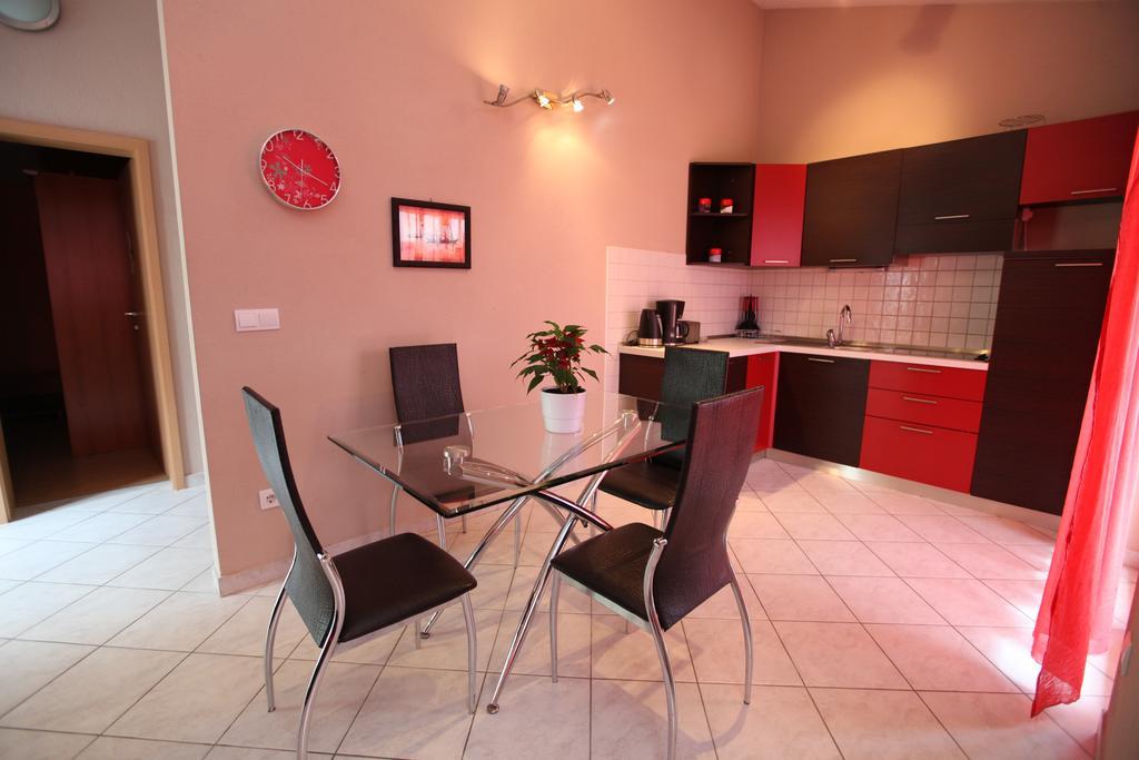 Apartments Salona Трогир Экстерьер фото